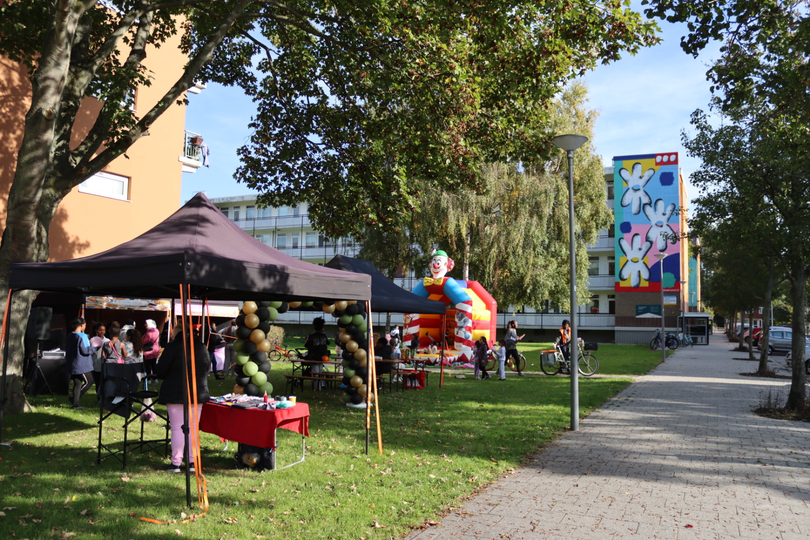Officiële onthulling muurschilderingen Lampreibuurt